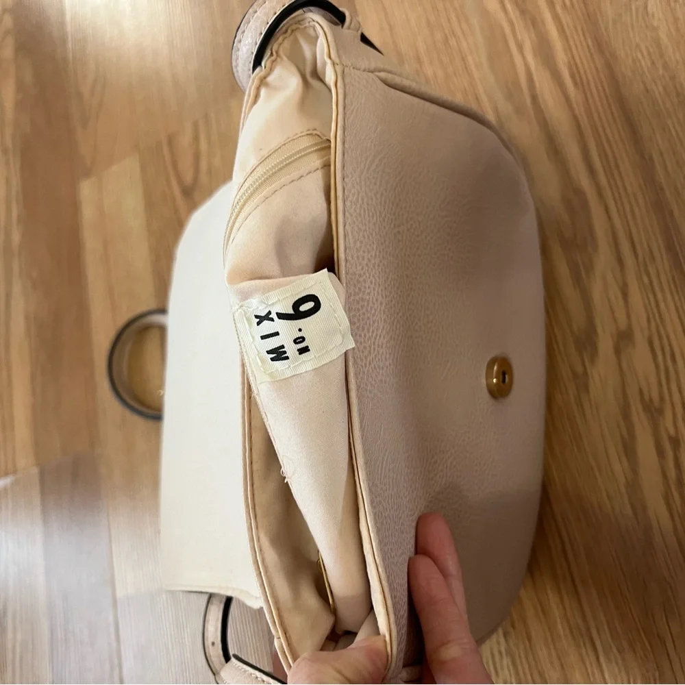 Crossbody Bag - Picture 6 of 9